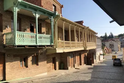 Image de Hôtel avec 5 chambres, 5 salles de bain, cuisine, salon + balcon avec une vue magnifique