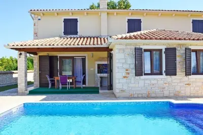 Image de Maison de vacances pour 7 personnes  + 1 enfant env. 200 qmà Medulin, Istrie (Côte sud de l'Istrie)