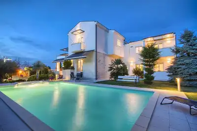 Image de Maison de vacances pour 12 personnes env. 230 qmà Pjescana Uvala, Istrie (Istrische Riviera)