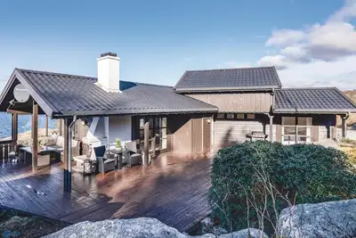 Image de Maison confortable de 3 chambres à.