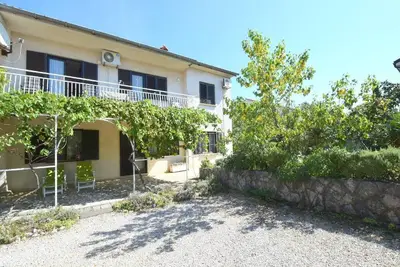 Image de Appartement de vacances Omisalj pour 1 - 8 personnes avec 3 chambres à coucher - Appartement de vaca