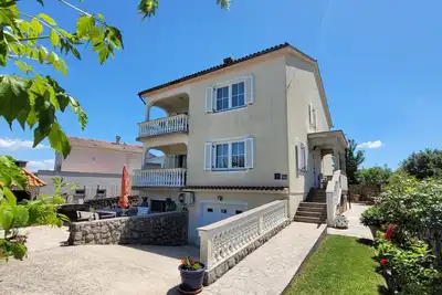 Image de Appartement de vacances Malinska pour 1 - 6 personnes avec 4 chambres à coucher - Appartement de vac