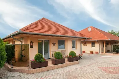 Image de Maison de vacances Balatonberény pour 1 - 6 personnes avec 2 chambres à coucher - Maison de vacances