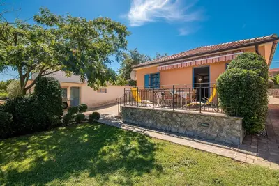 Image de Maison de vacances Malinska pour 1 - 5 personnes avec 2 chambres à coucher - Maison de vacances