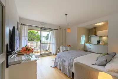 Image de Studio cosy, bord de plage, au calme.