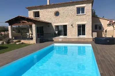 Image de bastide du soleil avec piscine