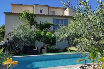 Image de Haut de Maison avec piscine privée