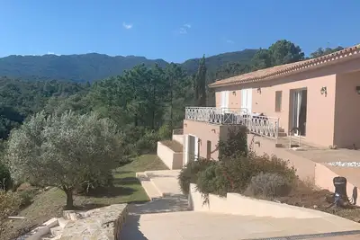 Image de Villa tout confort avec piscine privée à 300m de la plage, vue mer et maquis