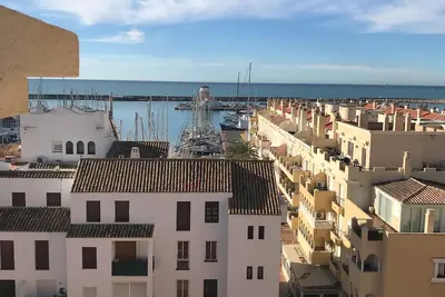 Image de Penthouse de luxe avec vue exceptionnelle sur le port d’Almerimar.