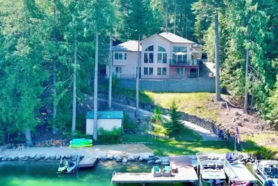 Image de Superbe maison de 2900 pieds carrés au bord de l'eau sur la rivière Pend Orelle / Pend Orelle Lake