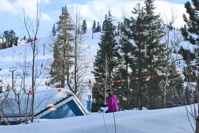 Svl 116 · Squaw: Studio skis aux pieds avec piscine et bains à remous
