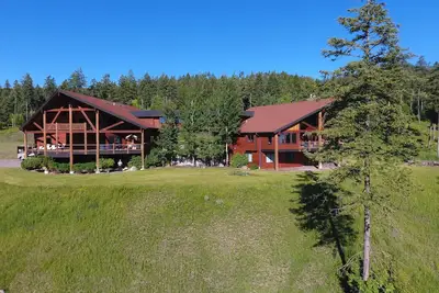 Image de 14, 229 pieds carrés Estate sur 8ac w / 4100sq ft Maison d'hôtes w / TikiBar HotTub WeightRoom