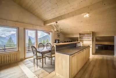Image de Penthouse de luxe à proximité du centre-ville et des pistes de ski