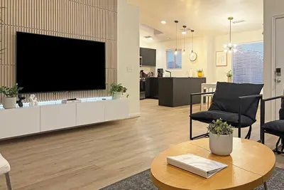 Image de Propre, moderne et spacieux retraite de 3 chambres / 2 salles de bain