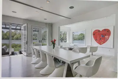 Image de Moderne et lumineux maison de Southampton dans la section immobilière