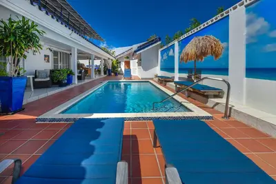 Image de Il s'agit d'une maison de 5 000 $ / semaine pour Beaucoup moins, car il s'agit d'une toute nouvelle liste!