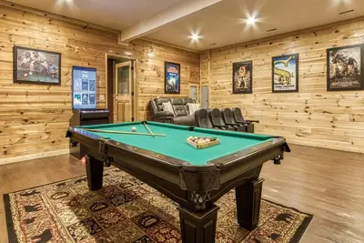 Stix-N-Stones - Immense 3 chambres!