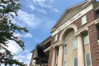 Image de Location de luxe avec vue sur le stade de football et 2 pâtés de maisons de Toomer's Corner
