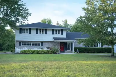 Image de 4 bedroom home with hot tub and beautiful view of Amish Country