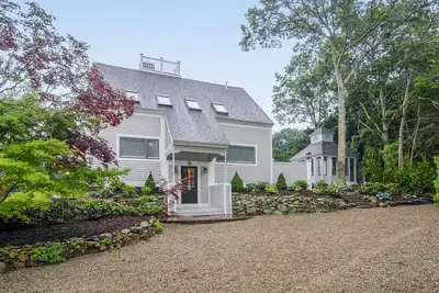 Image de Juste énuméré! Nouvellement rénové Waterview New Seabury<br>. 2 miles à Popponesset