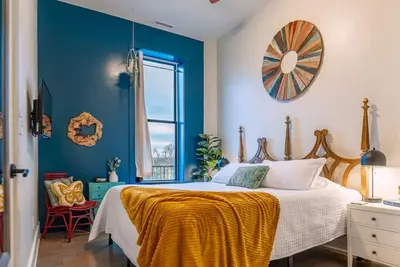 Image de Détendez-vous Chattanooga Luxury Apartment + Rooftop Deck (Above a Spa)