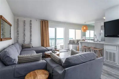 Image de Un vrai Beach Front Condo Ă Carpinteria. Droit sur le sable! Cs 312