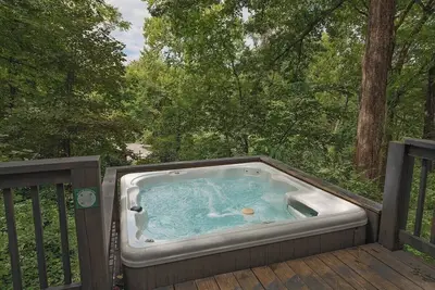 Image de Kai Cabin - Base de belvédère près de la rivière, jetée au centre-ville