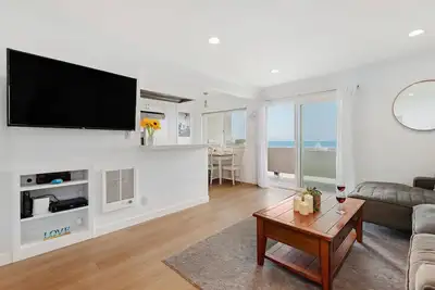 Image de Nouveau à Vrbo Beach Front Condo, parking fermé, ascenseur