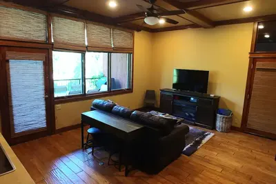 Image de Votre passerelle vers la nature - 2 chambres / 2 salles de bain sur la rivière Swan!