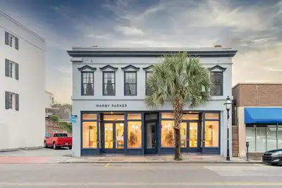 Image de Urbain et charmant, pour 14 personnes sur King Street!