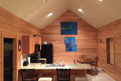 Image de \"Logement de qualité supérieure entièrement meublé et propre\" - Dolphin Lodge