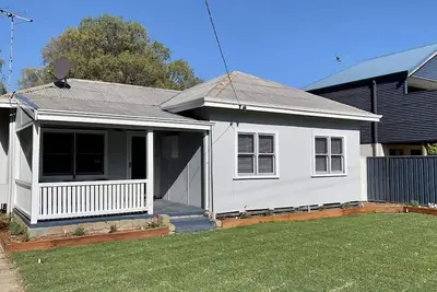 Image de Cottage récemment rénové dans un endroit fantastique.