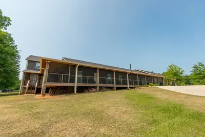 Image de Apollo's Villa - Peaceful Country Retreat - 12 chambres - 10. 5 bains - Vue sur le lac