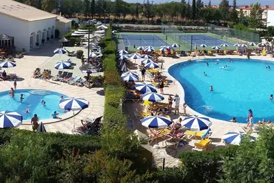 Image de Chapiteau près de la piscine près du fabuleux Oasis Parque