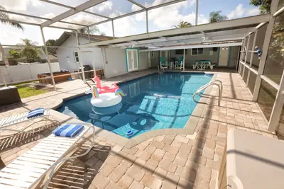 Image de Aimer la vie! 4br / 2ba, piscine chauffée, spa, grill, parking pour véhicules de loisirs, accès de la rampe de bateau