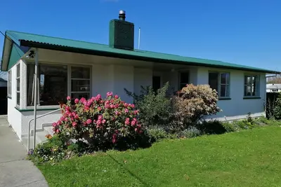 Image de Super Central Cozy Maison Greytown avec garage