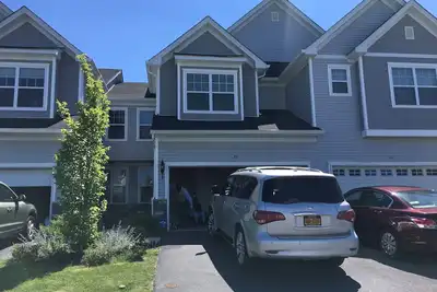 Image de Maison de ville élégante banlieue de Middletown proche de la ville