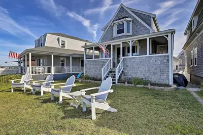 Image de Nouveau! Oceanfront Marshfield Home w / Porche + Grill!