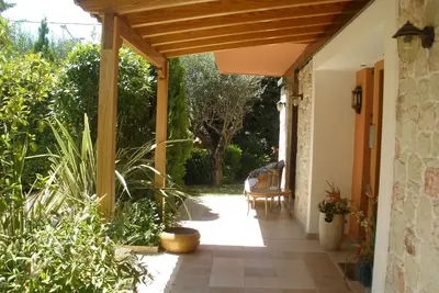 Image de Vivez grand (360 m2) dans la banlieue chic athénienne
