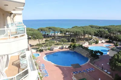 Image de Bravaholidays-23. Superbes vues, piscine, air conditionné. . 2 pièces