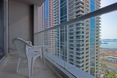 Image de Appartement de luxe élégant au coeur de la marina