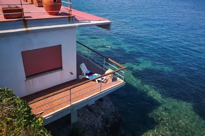 Image de Appartement dans villa avec accès privé à la mer