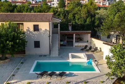 Image de Maison de vacances Fažana pour 1 - 9 personnes avec 3 chambres à coucher - Maison de vacances