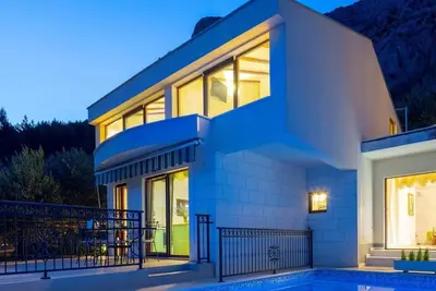 Image de Maison de vacances Makarska pour 1 - 6 personnes avec 3 chambres à coucher - Maison de vacances