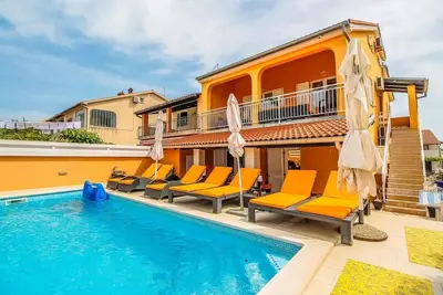 Image de Maison de vacances pour 10 personnes env. 310 qmà Banjole, Istrie (Istrische Riviera)