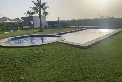 Image de Luxueux app. S+2 moderne, richement meublé, Rdc avec accès jardin & piscine
