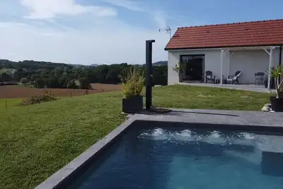 Image de Gîte entre mer et montagne avec piscine privée (et chauffée) - Vue Pyrénées