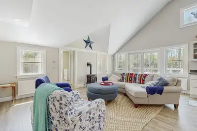 Image de Nouvelle Liste! Ferme moderne isolée avec foyer au gaz, cuisine complète et balcon