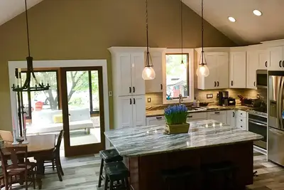 Image de Maison spacieuse, contemporaine et boisée dans Epping Forest sur la rivière Severn