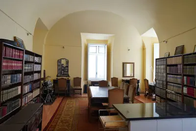 Image de Nouveau - Offre SPÉCIALE: «Le Banc De BIBLIOTHÈQUE» dans un palais aristocratique du XVIe siècle